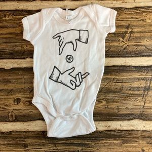 Rabbit skins graphic onesie 6 mo